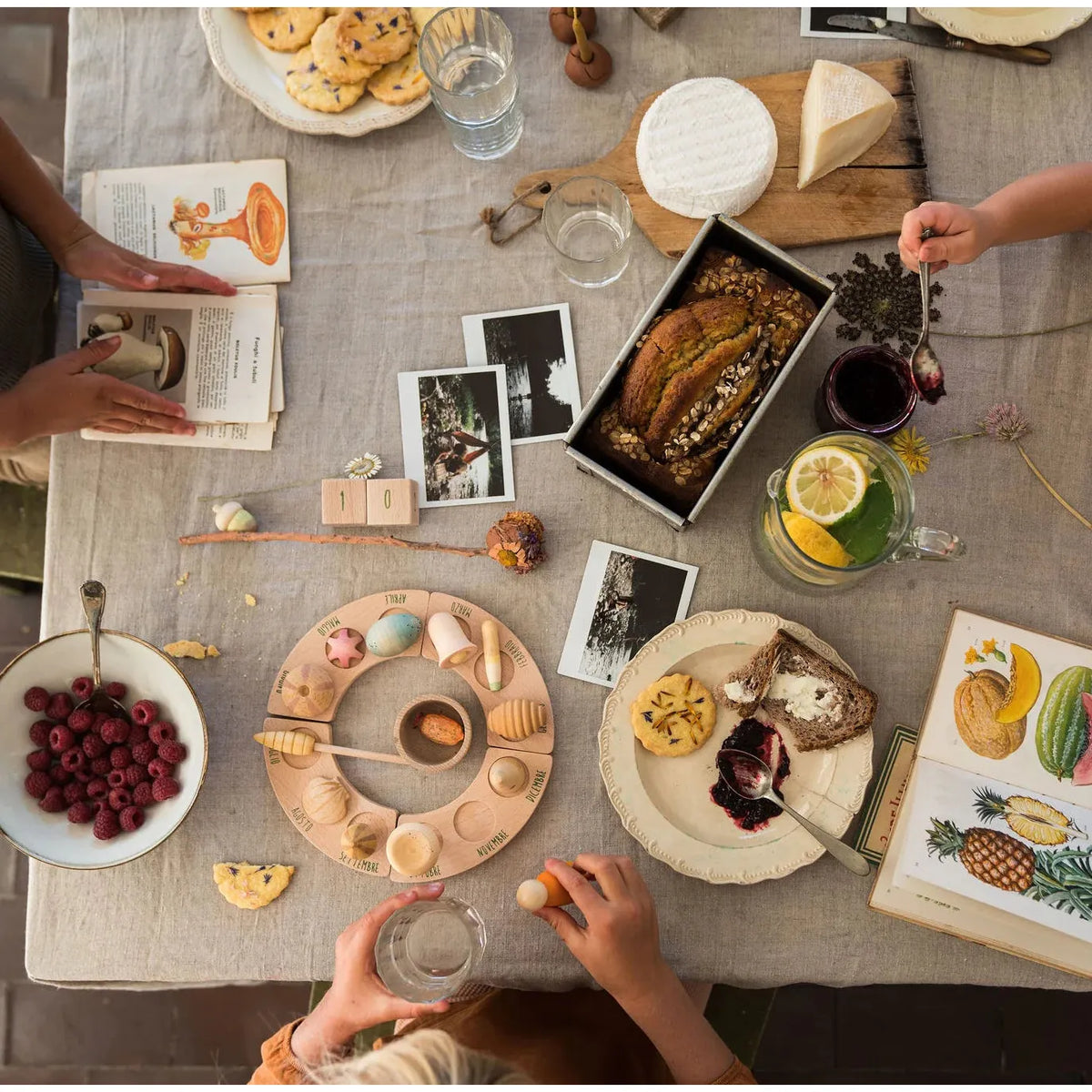 Grapat Perpetual Calendar With Bowl and Cubes - English-Grapat-Modern Rascals